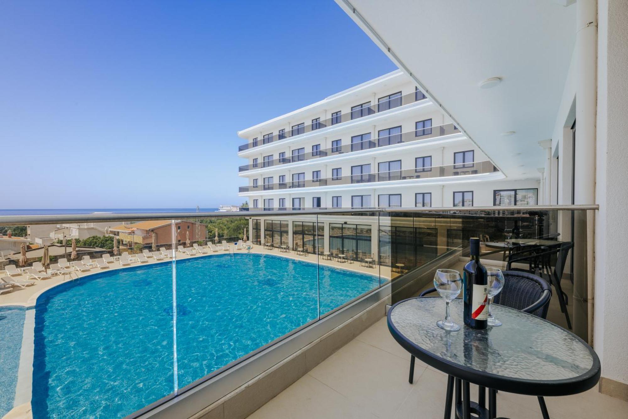 Bh Hotel Dobro Voda Добра вода Екстериор снимка