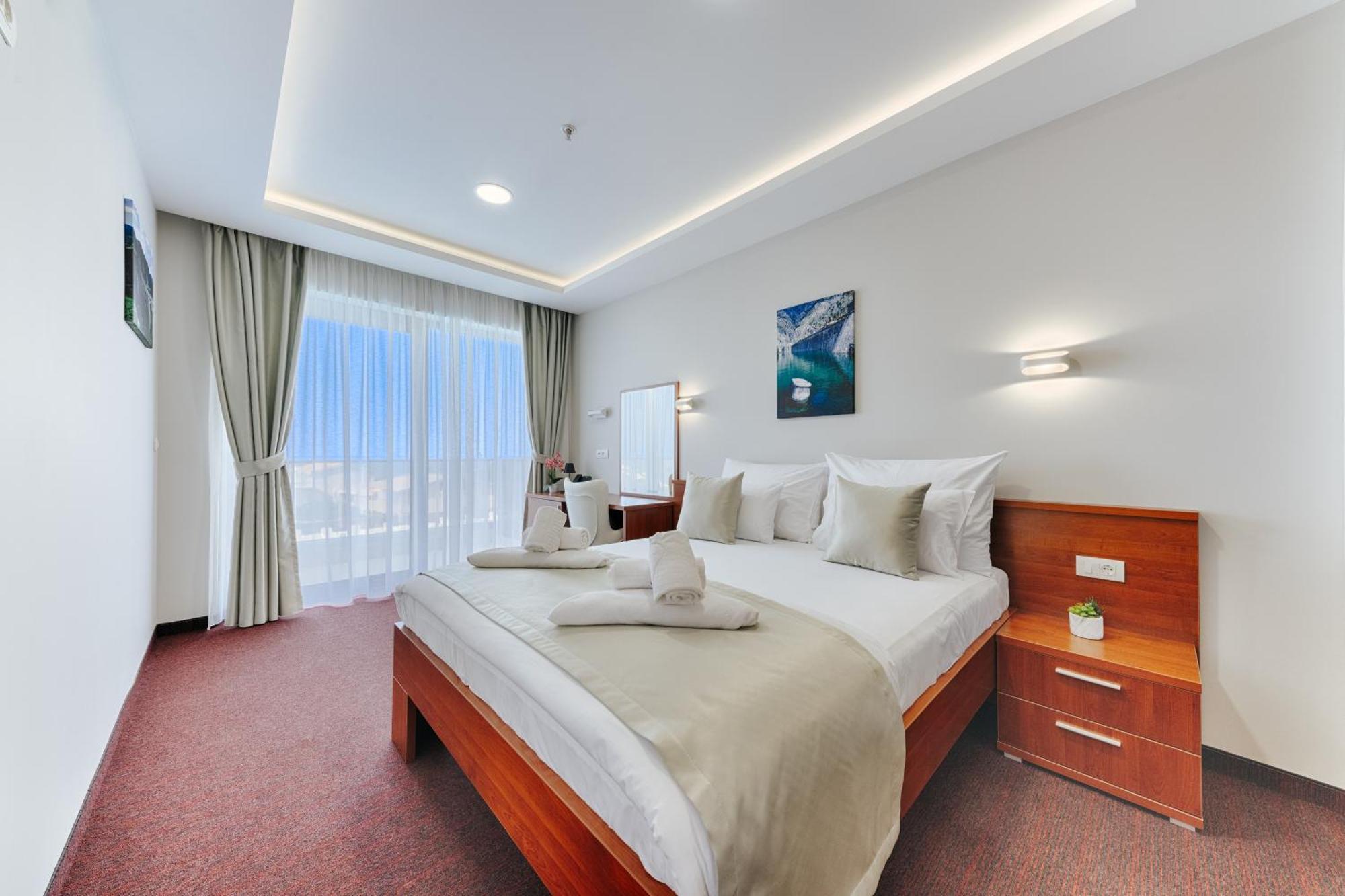 Bh Hotel Dobro Voda Добра вода Екстериор снимка