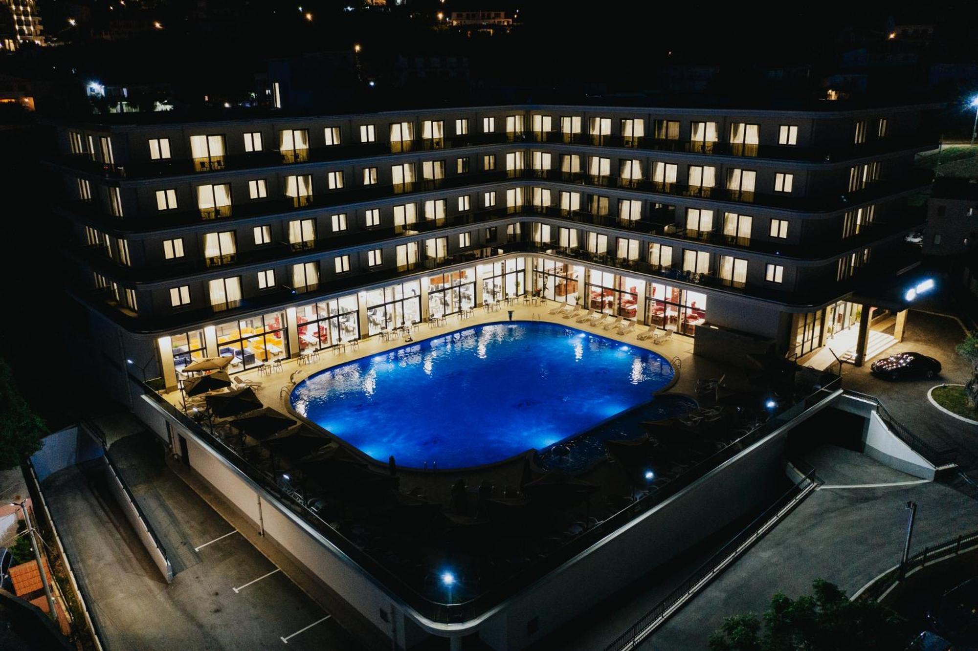 Bh Hotel Dobro Voda Добра вода Екстериор снимка