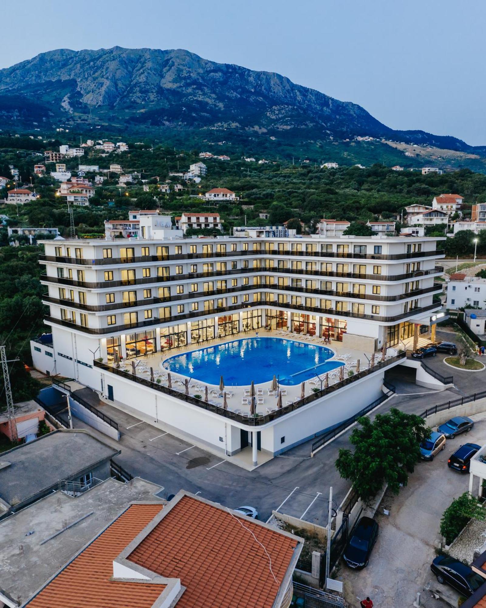 Bh Hotel Dobro Voda Добра вода Екстериор снимка